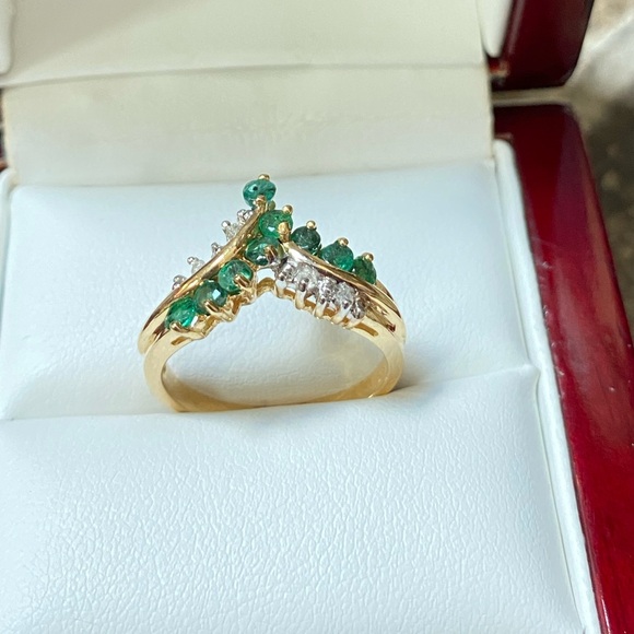 GENUINE 14KT GOLD Diamond and Emerald Ring - Picture 10 of 11